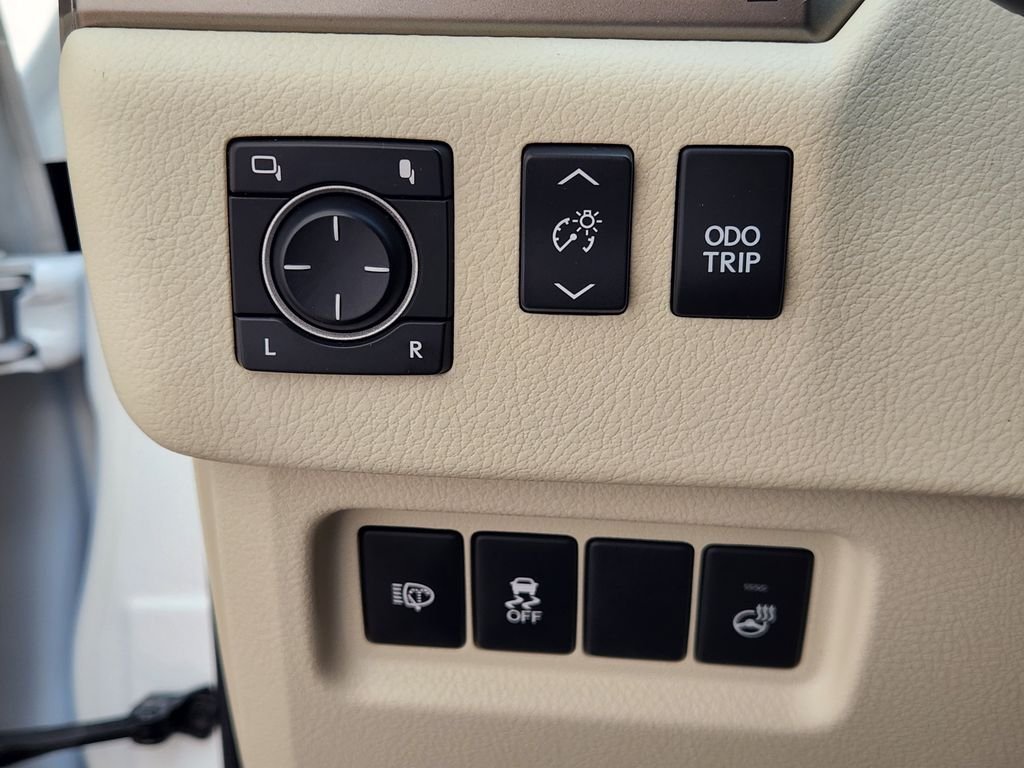 Used 2015 Starfire Pearl Lexus 460 Luxury image 22