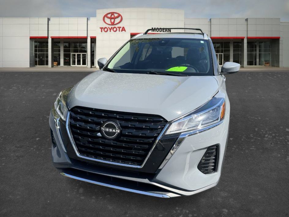 Used 2022 Boulder Gray Pearl Nissan SV image 2