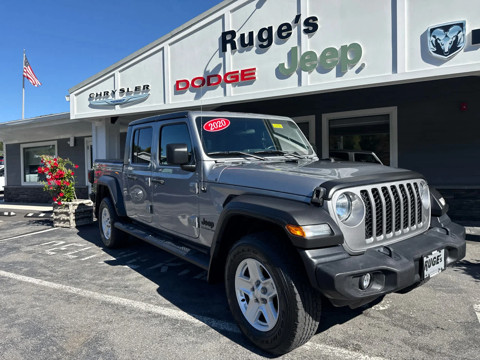 Used 2020 Billet Silver Metallic Clearcoat Jeep Sport S image 2