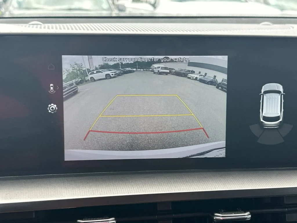 Used 2023 White Kia S image 28
