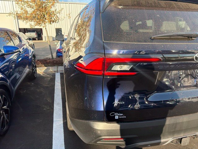 Used 2025  Toyota Platinum image 30