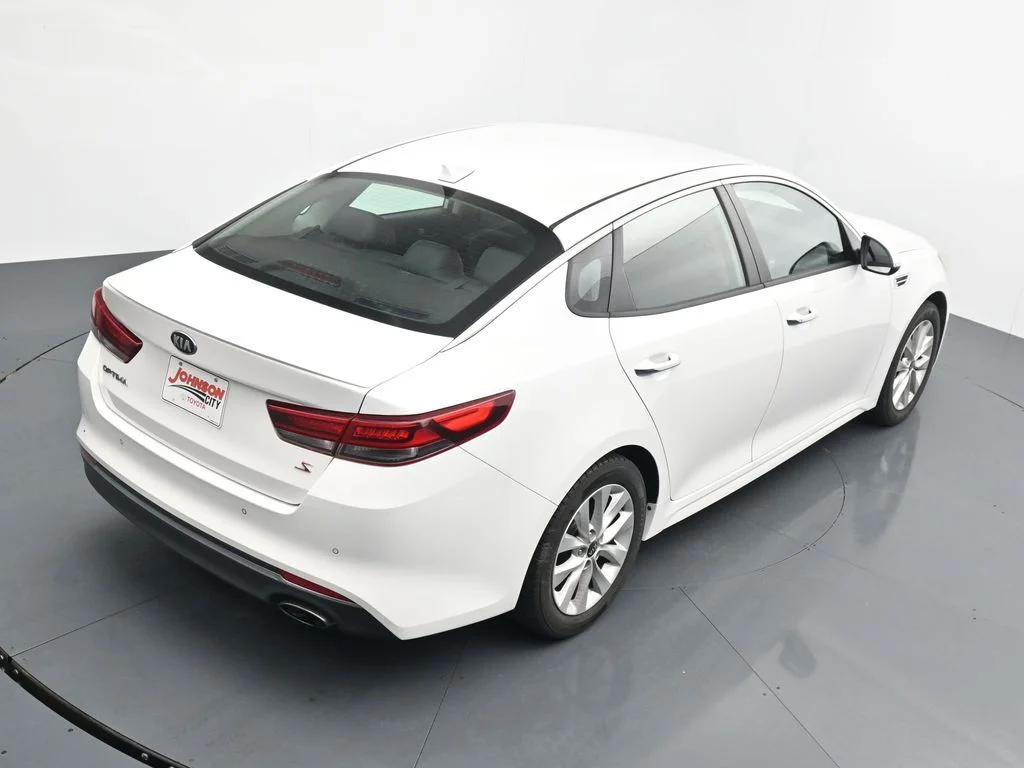 Used 2018 White Kia S image 25