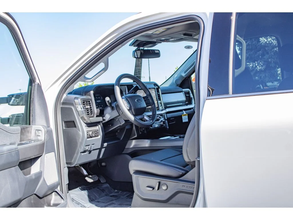 New 2026 Star White Metallic Tri-Coat Ford LARIAT image 31
