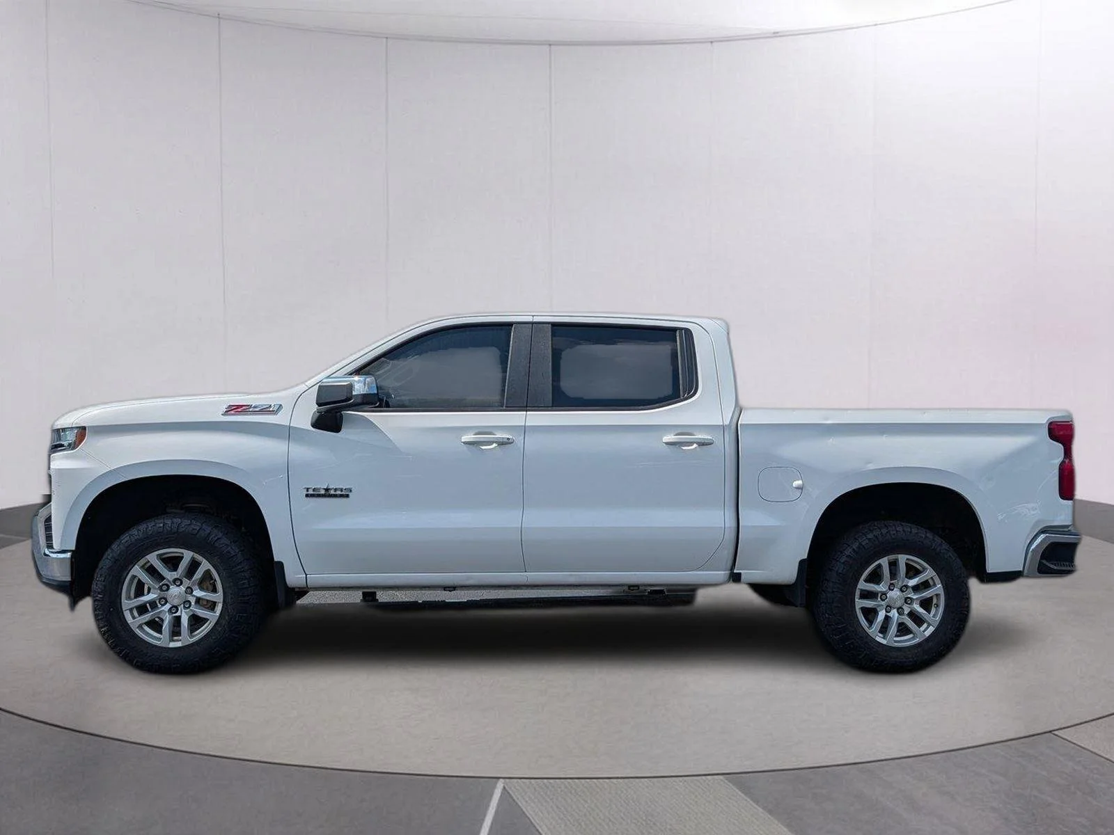 Used 2020 SUMMIT WHITE Chevrolet LT image 2