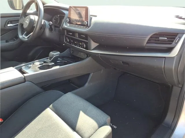 Used 2024  Nissan SV image 22
