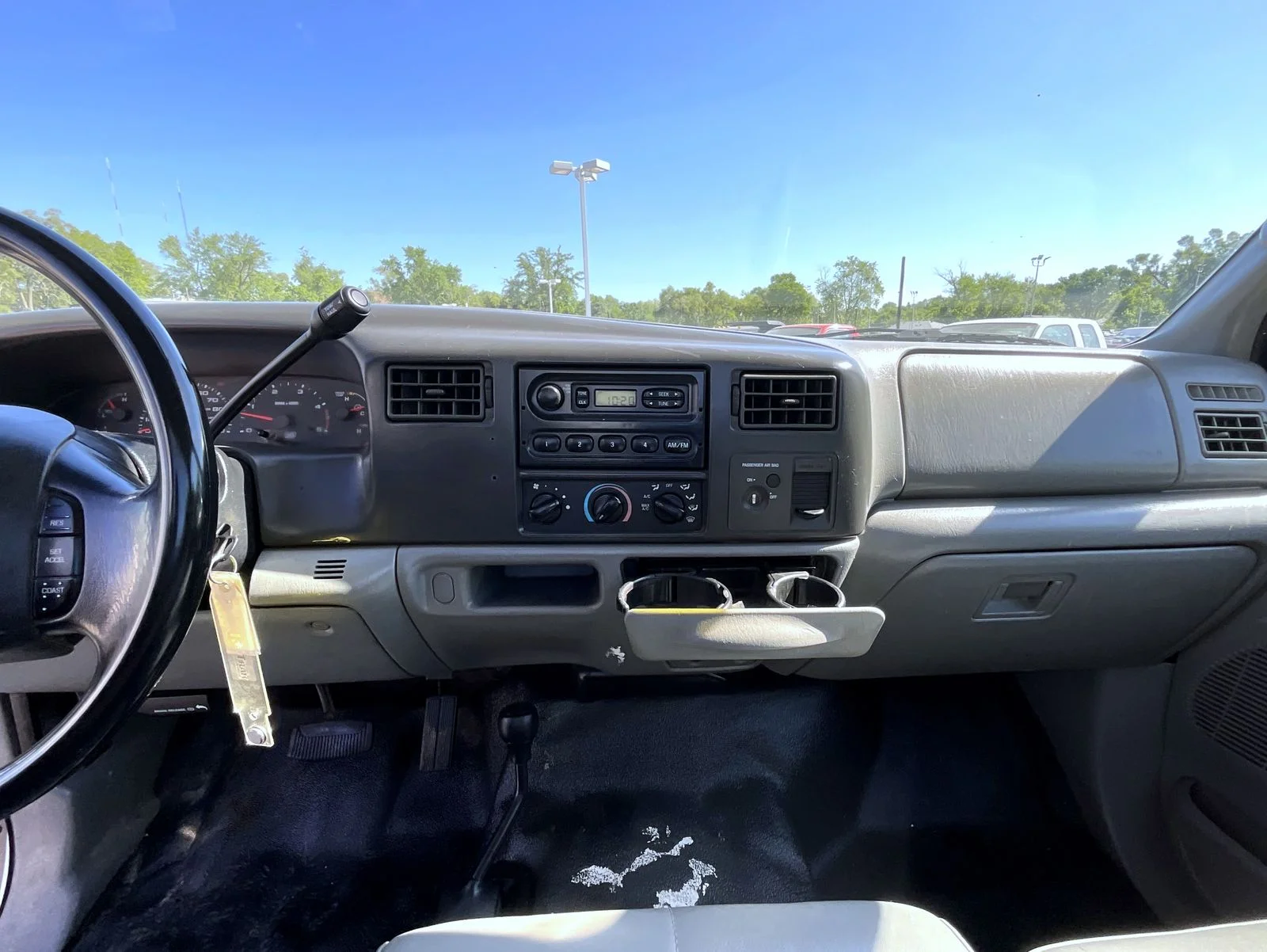 Used 2004 White Ford XL image 12
