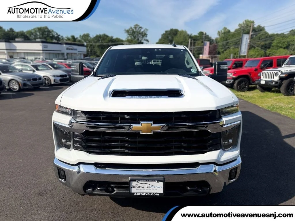 2025 Chevrolet Silverado HD LT 4WD Crew Cab Standard Box's photo