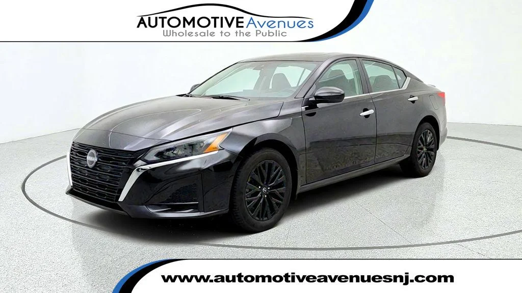 Used 2025 Super Black Nissan SV AWD w/ Special Edition Package image 1
