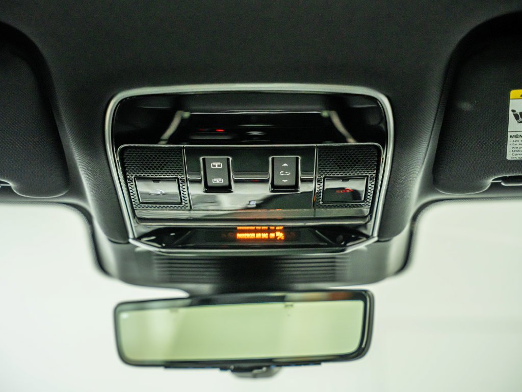 Used 2024 Black Land Rover Dynamic SE image 39