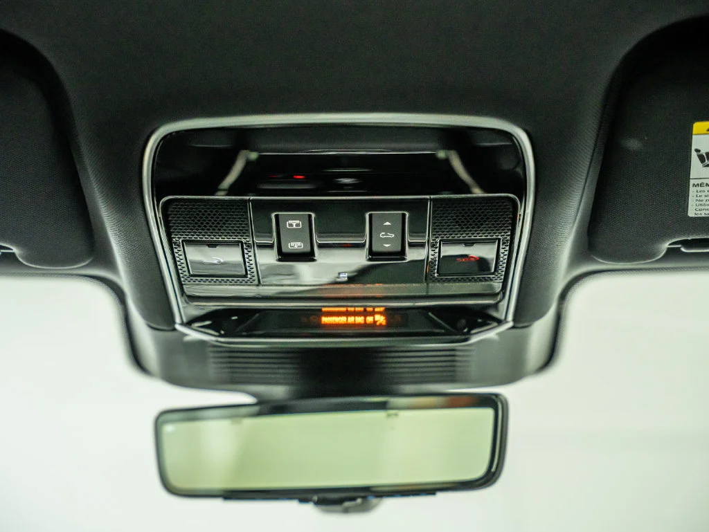 Used 2024 Black Land Rover Dynamic SE image 39