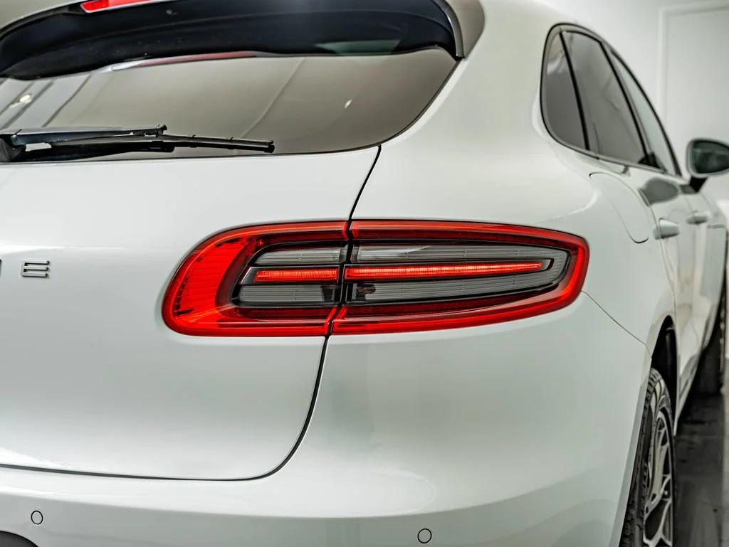 Used 2018 White Porsche  image 18