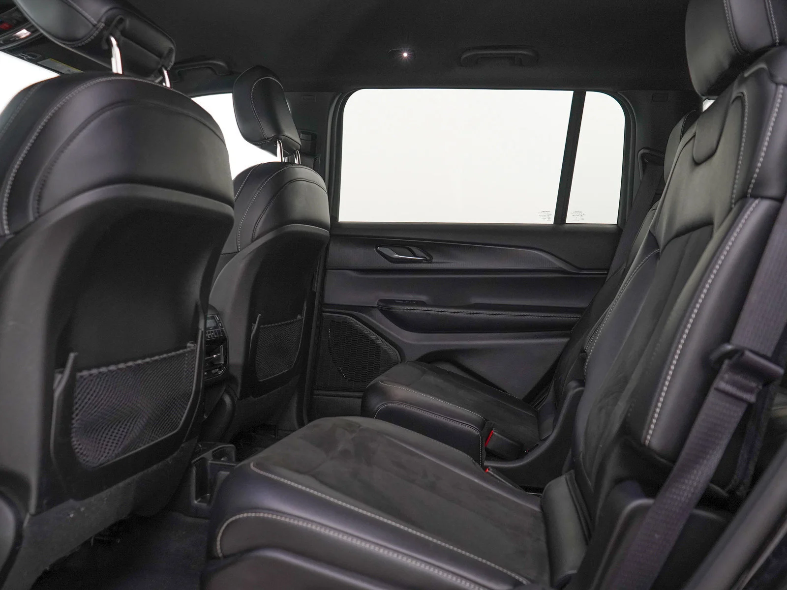Used 2025 Diamond Black Crystal Pearlcoat Jeep Altitude image 18