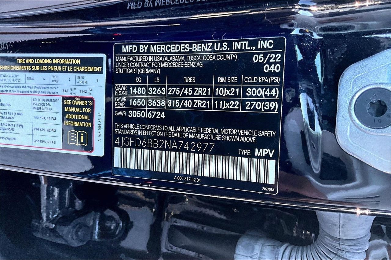 Used 2022 Black Mercedes-Benz 4MATIC® image 3