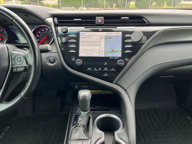 Used 2019 Wind Chill Pearl/Midnight Black Metallic Toyota XSE V6 image 19