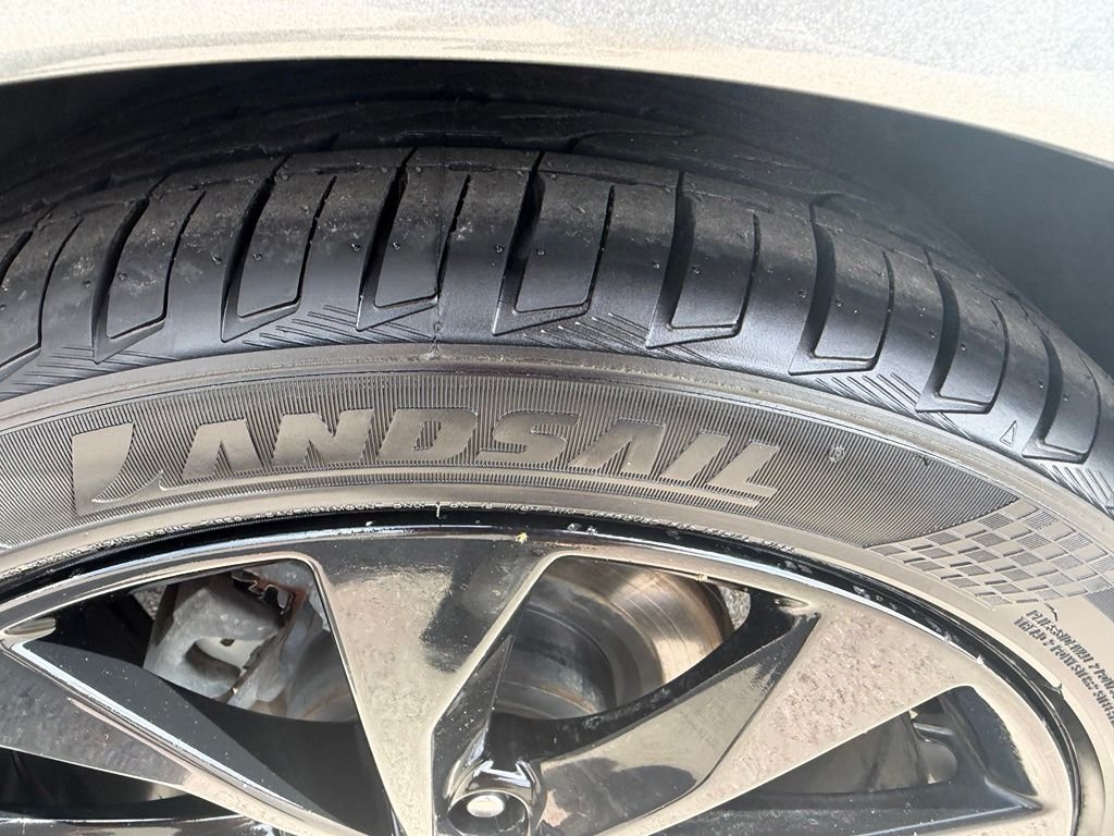 Used 2019 Gray Nissan SR image 10
