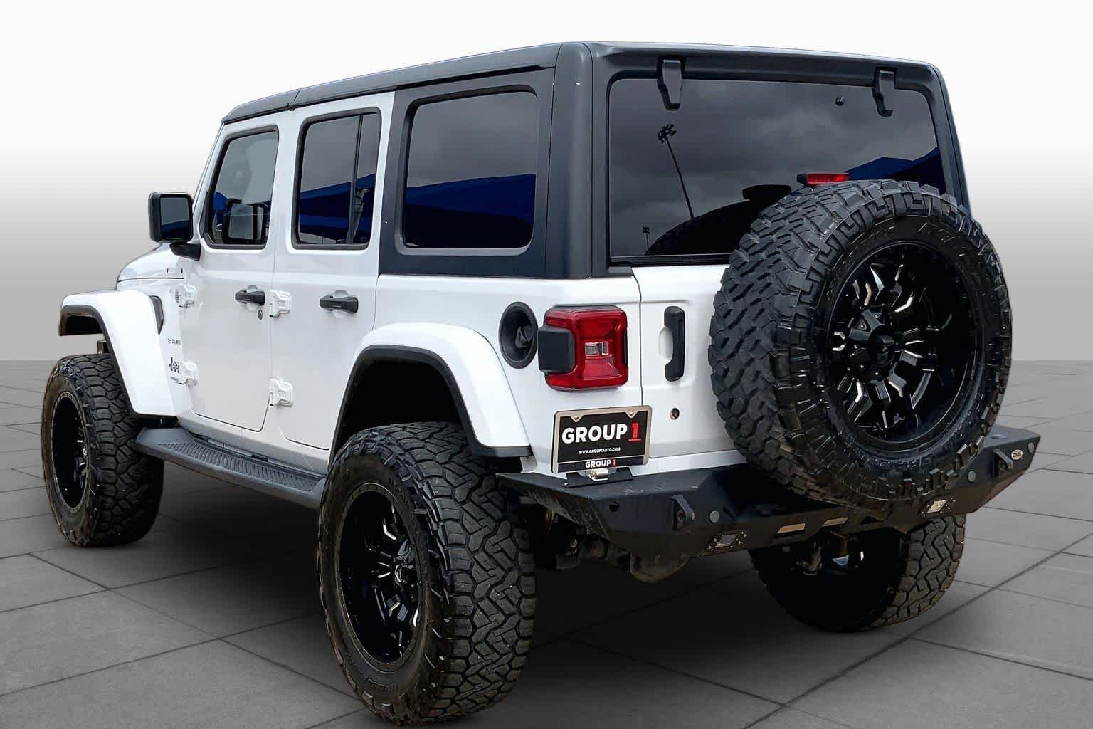 Used 2018 Bright White Clearcoat Jeep Sahara image 12