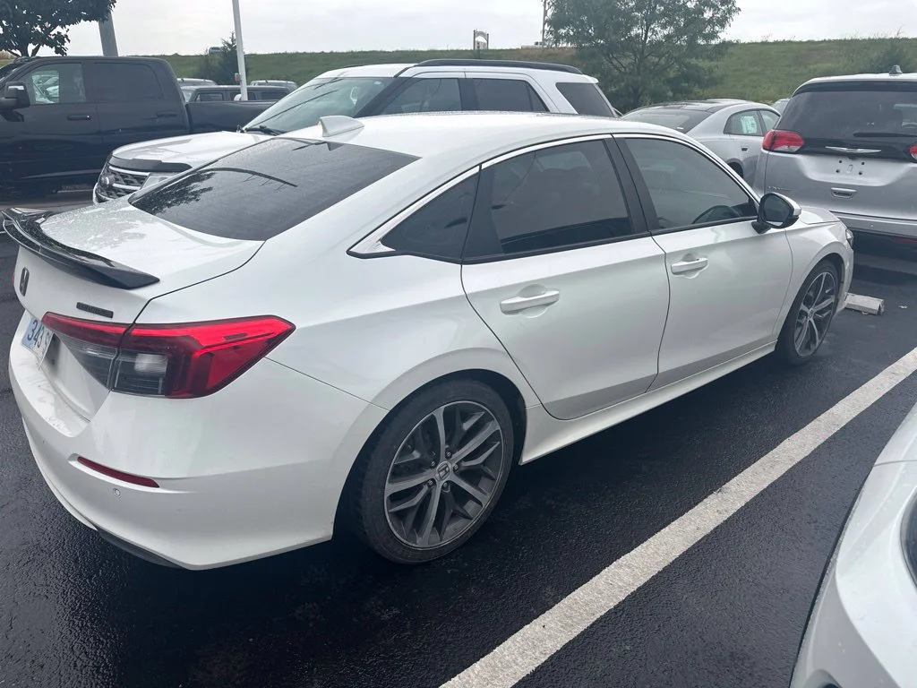 Used 2022 White Honda Touring image 3