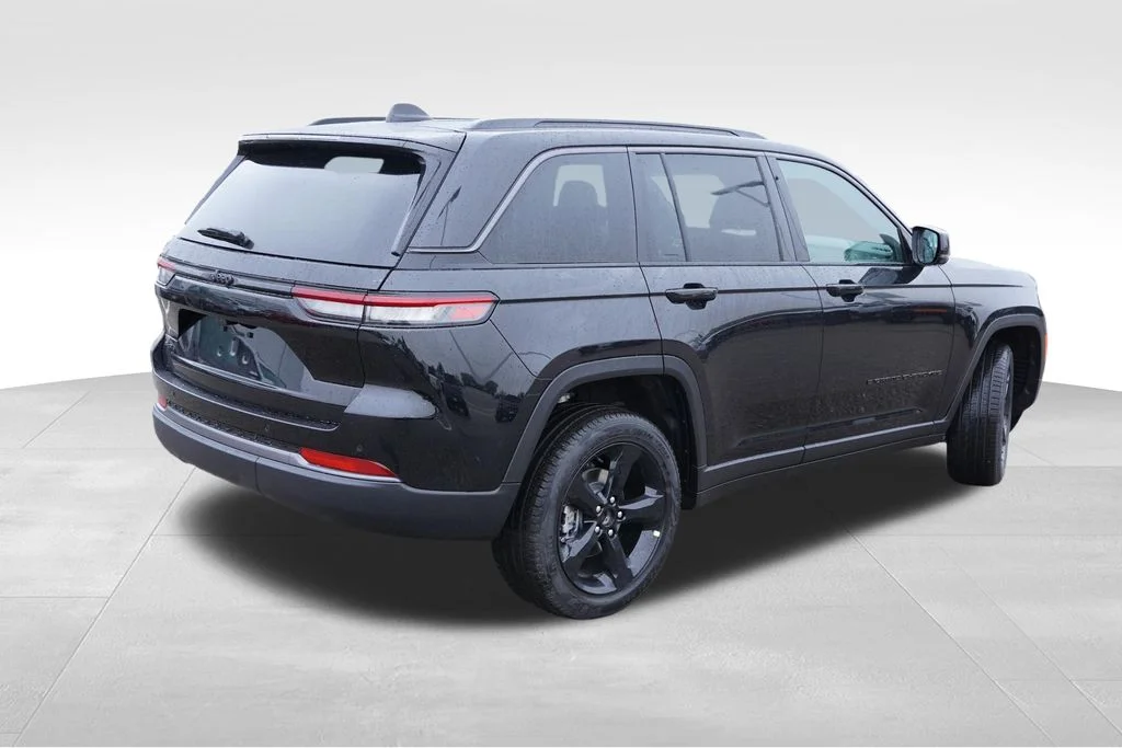 New 2027 High-Gloss Black Paint Jeep Limited image 3