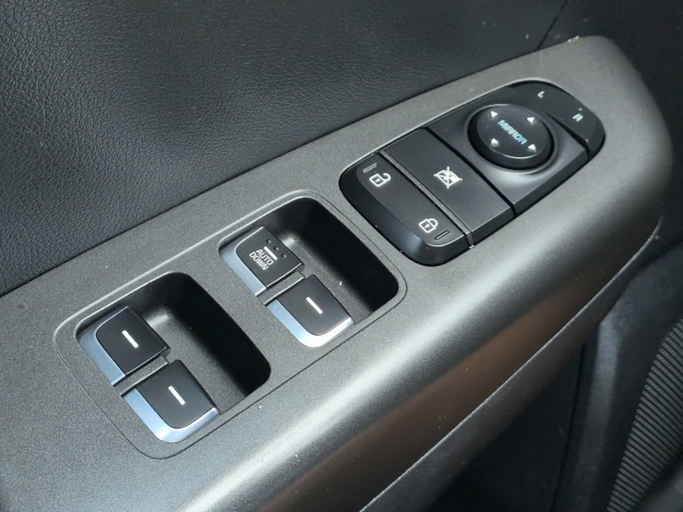 Used 2018 Black Cherry Kia LX image 19