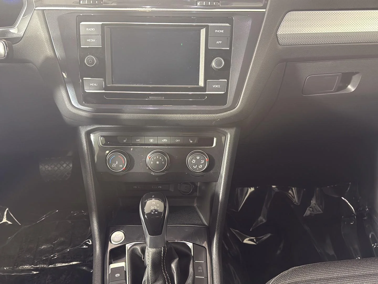 Certified Used 2023 Platinum Gray Metallic Volkswagen S image 21