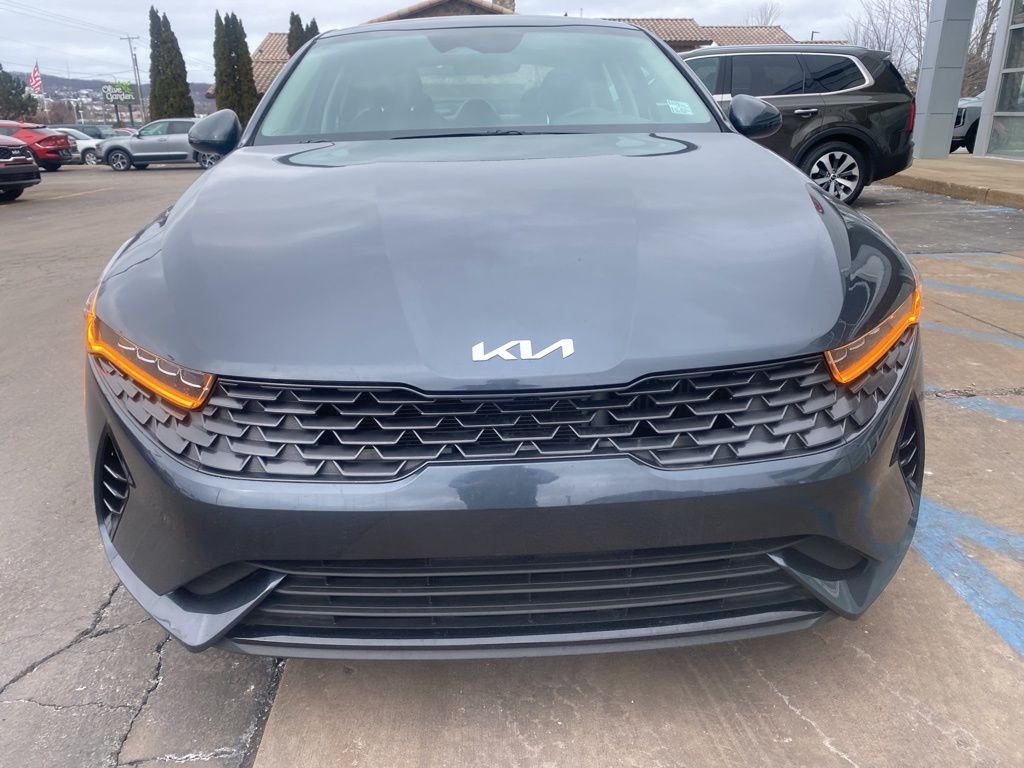 Used 2023 Gravity Gray Kia EX image 4
