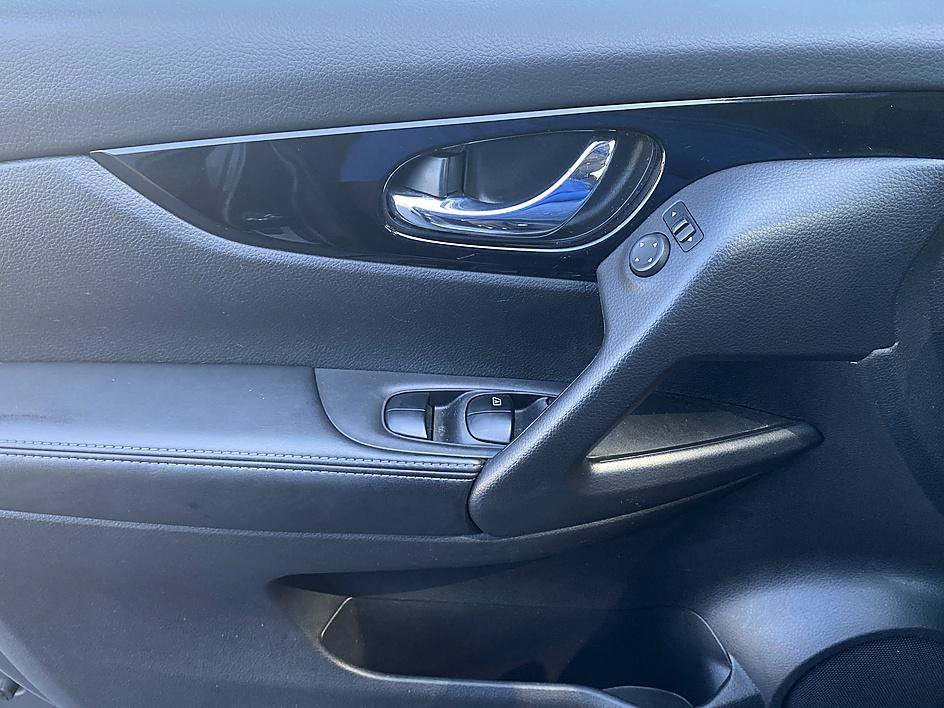 Used 2019 Gun Metallic Nissan SV image 9