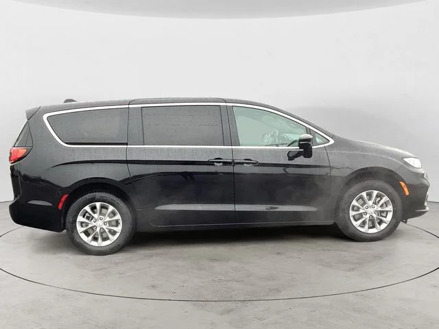 New 2026 Diamond Black Chrysler SELECT AWD image 7