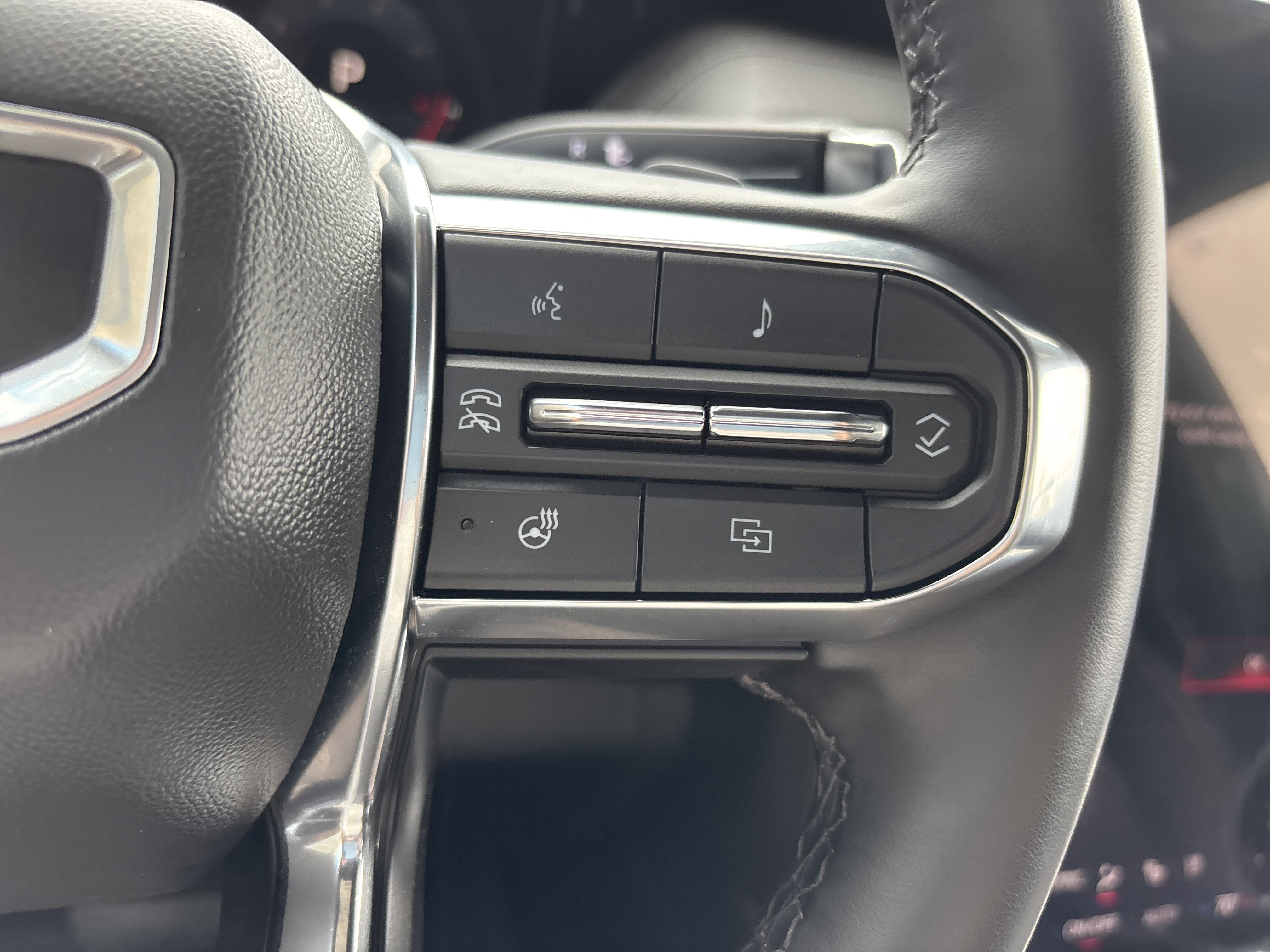 Used 2025 Summit White GMC Denali image 33