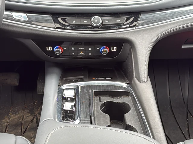 Used 2023 Black Buick Essence image 21