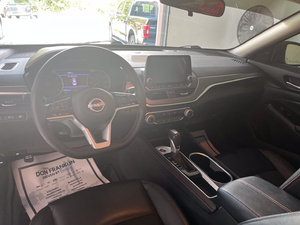 Used 2025 Red Nissan 2.5 SR image 14