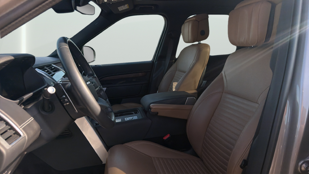 Used 2024 Brown Land Rover Dynamic SE image 17