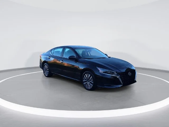 Used 2025 Black Nissan 2.5 SV image 2