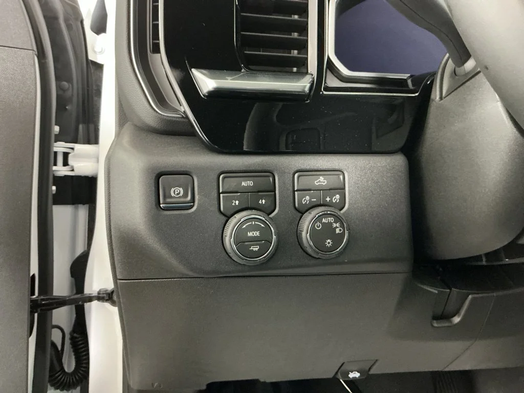 New 2026 Summit White Chevrolet LT (2FL) image 11