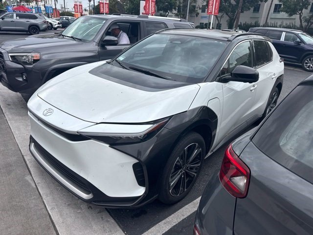 Used 2023 Wind Chill Pearl w/Black Roof Toyota Limited image 1