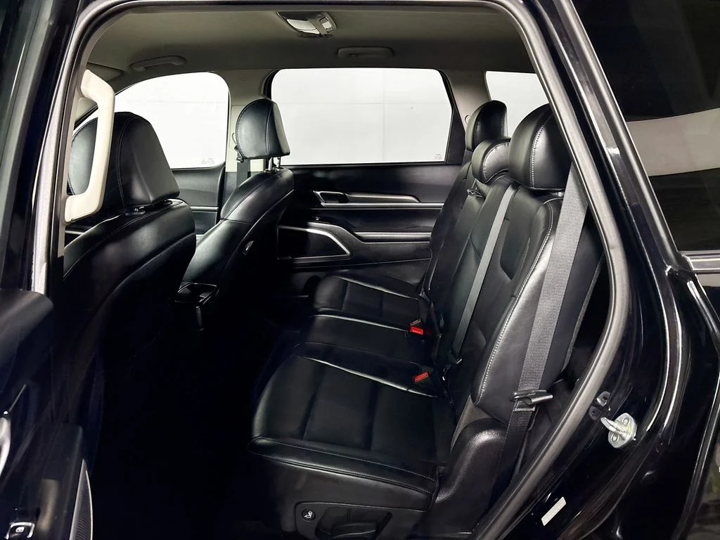 Used 2022 Black Kia LX image 20