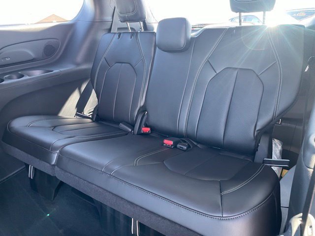 New 2026 Bright White Clearcoat Chrysler Select image 9