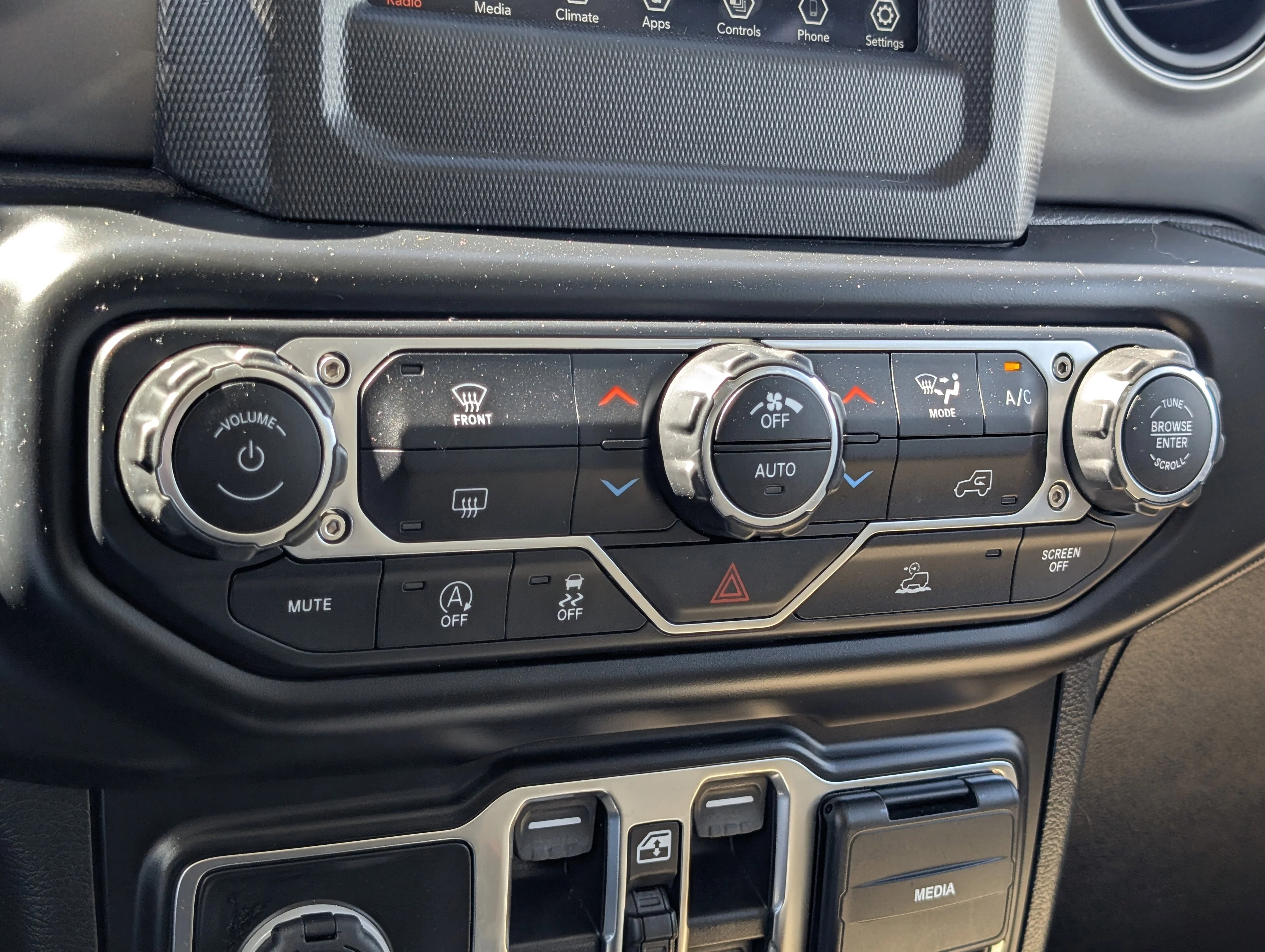 Used 2021 Bright White Jeep Unlimited Sport image 28