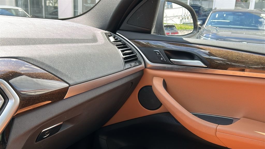 Used 2023 Gray BMW xDrive30i image 19