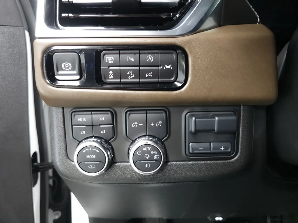 Used 2025 White Frost GMC Denali Ultimate image 9