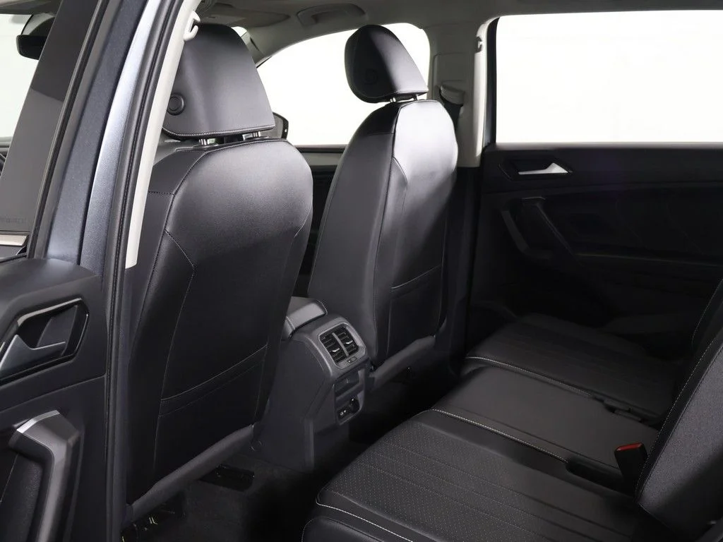 Used 2023 Gray Volkswagen 2.0T SE image 29