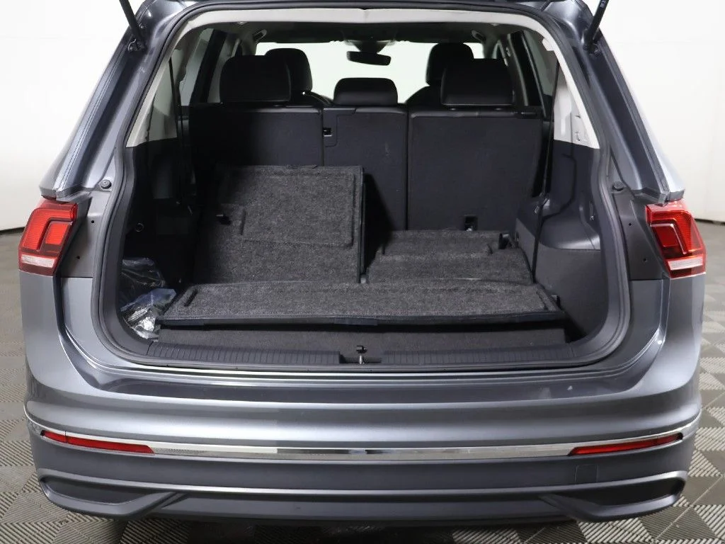 Used 2023 Gray Volkswagen 2.0T SE image 17