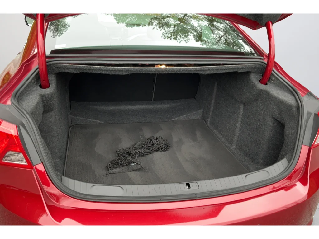 Used 2018 Red Chevrolet Premier image 18