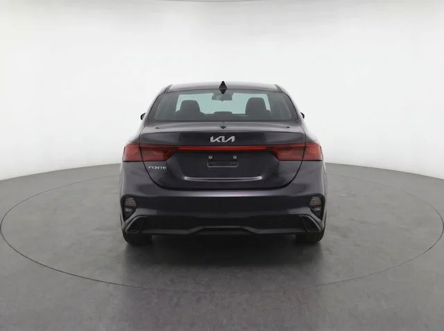 Used 2023 Black Kia LXS image 5