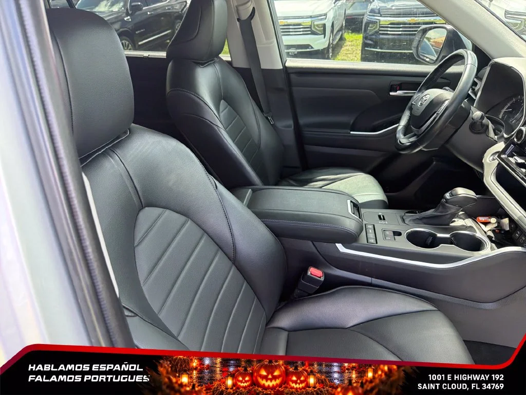 Used 2022 Silver Toyota XLE image 39