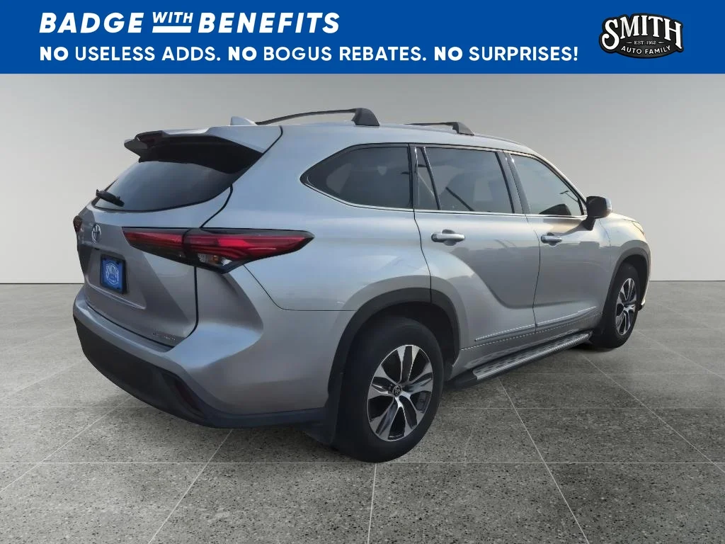 Used 2022 Celestial Silver Metallic Toyota XLE image 4