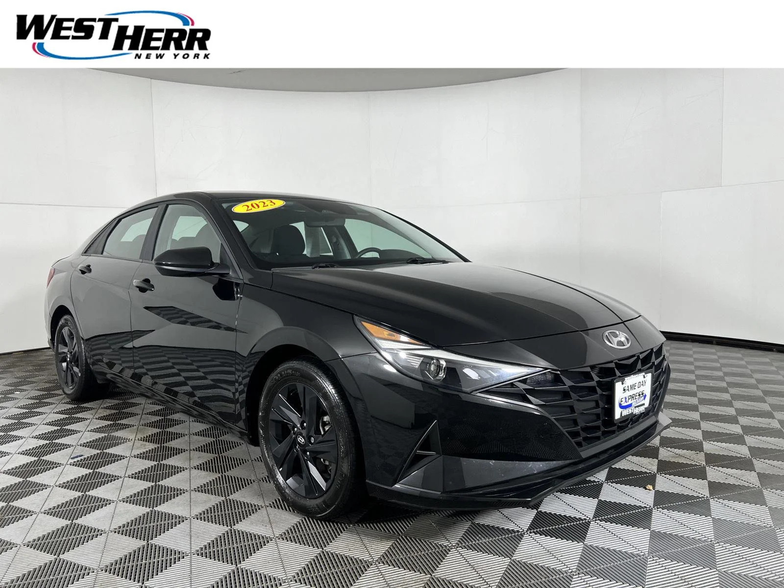 Used 2023 Phantom Black Hyundai SEL image 1