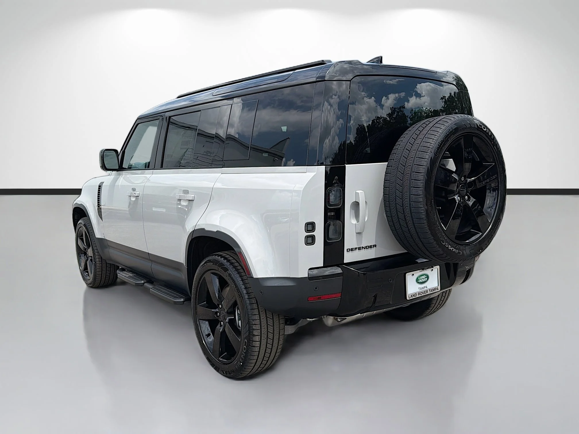 New 2026 Borasco Grey Metallic Land Rover S image 3