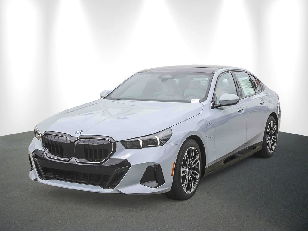 New 2027 Brooklyn Grey Metallic BMW 550e xDrive image 3