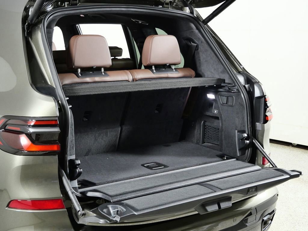Certified Used 2026 Manhattan Green Metallic BMW xDrive40i image 36