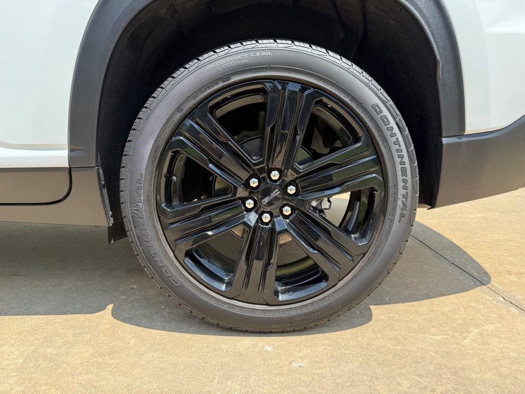 New 2026 Summit White GMC Elevation image 9
